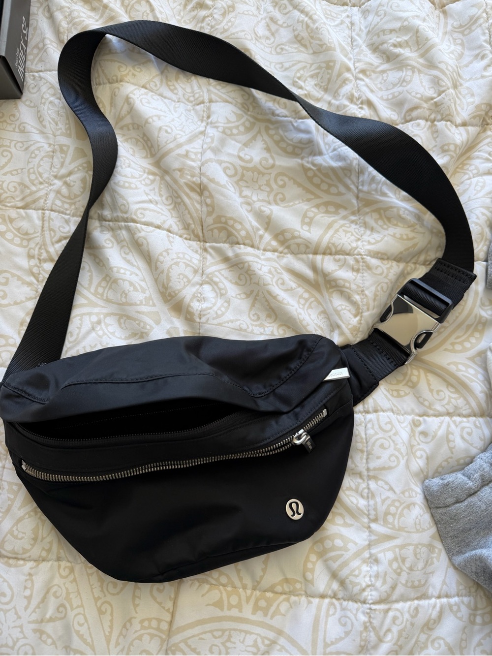 lululemon athletica 2.5L Black Sling Waist Bag - Compact Crossbody unisex